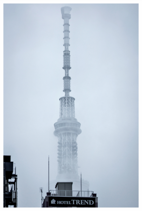 Main image Skytree dans la brume