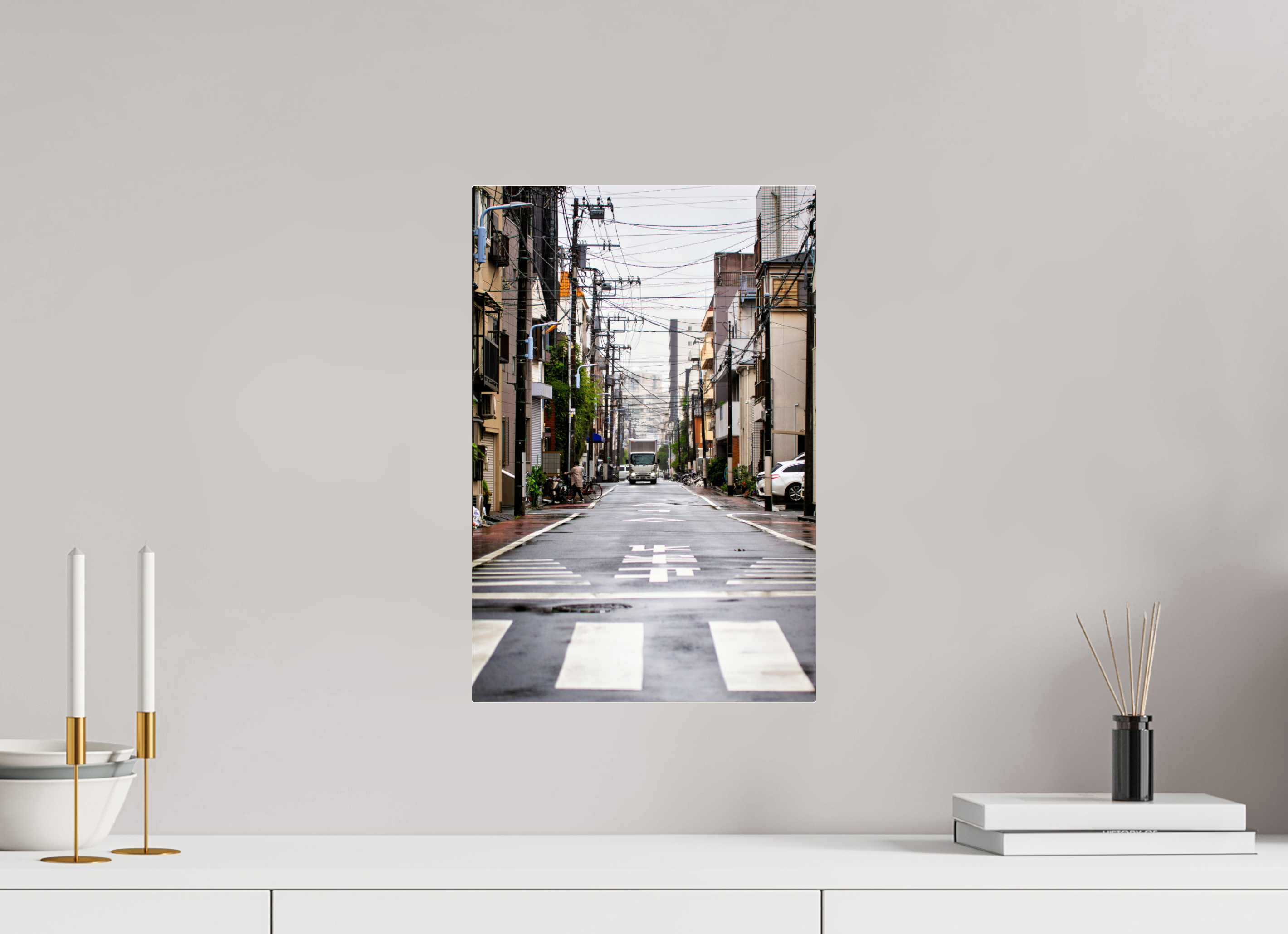 30 x 45 cm, Tirage photo sous Plexi Rue tranquille sous la pluie