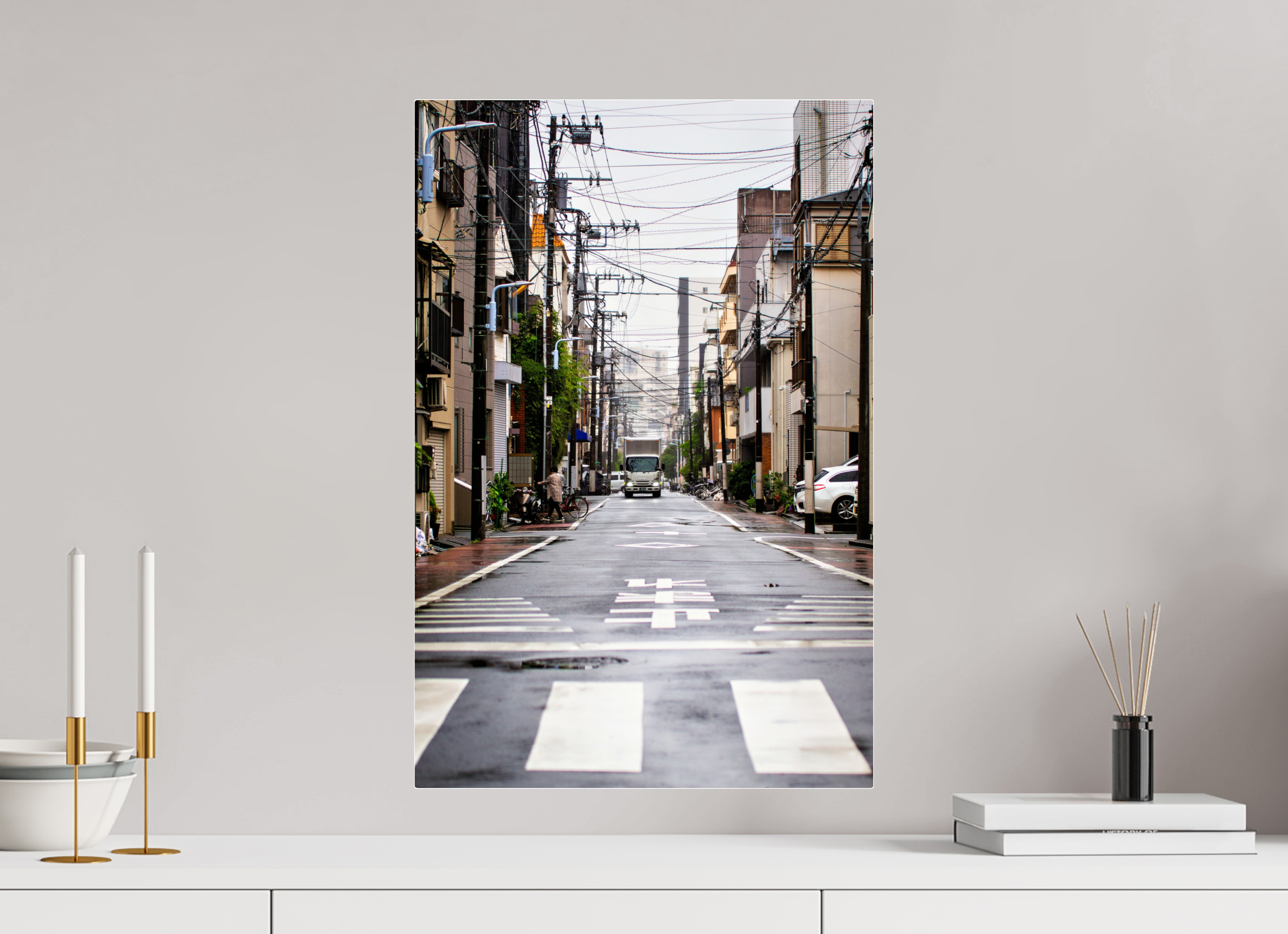 40 x 60 cm, Tirage photo sous Plexi Rue tranquille sous la pluie